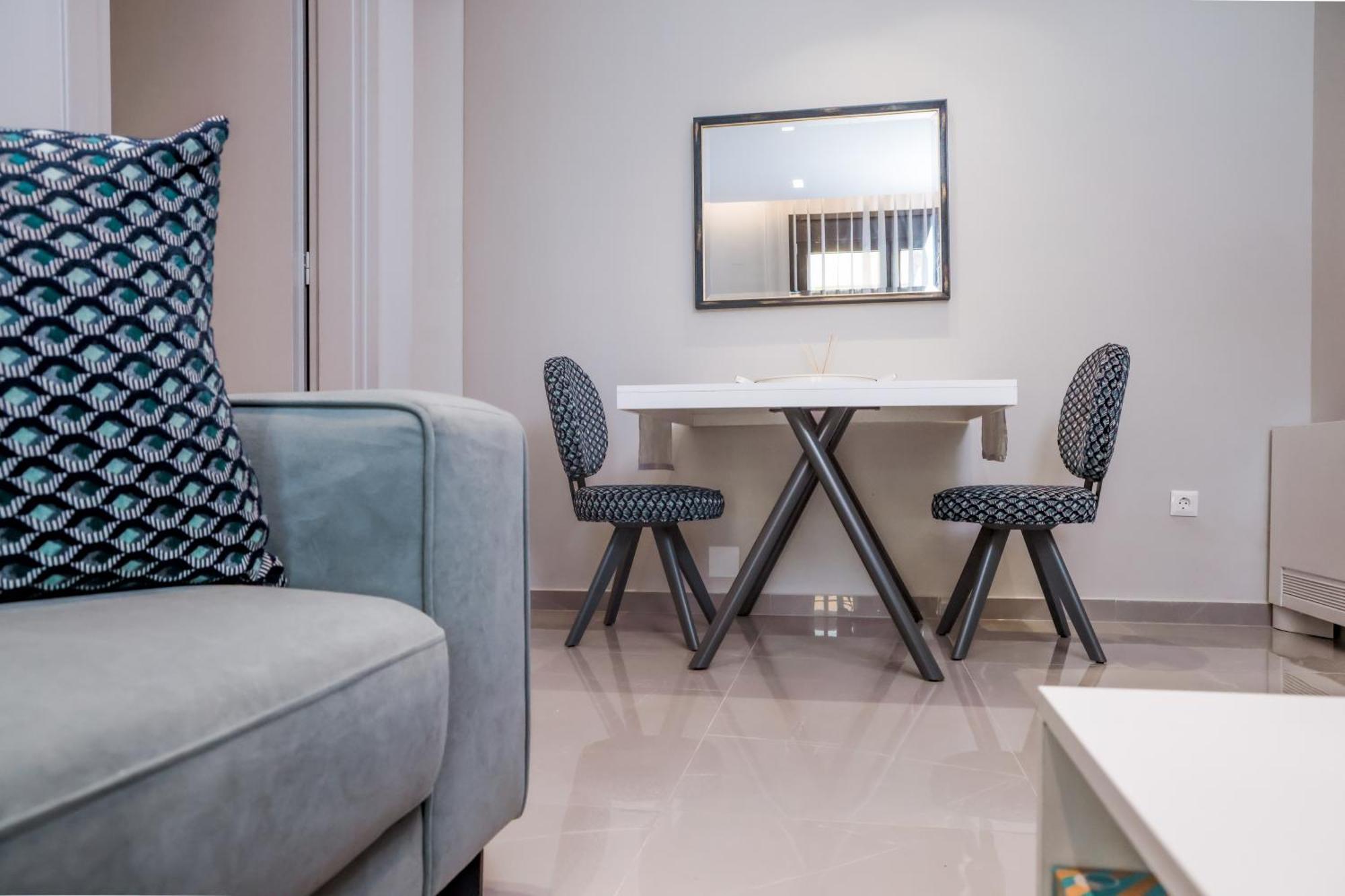 Urban Apartment *